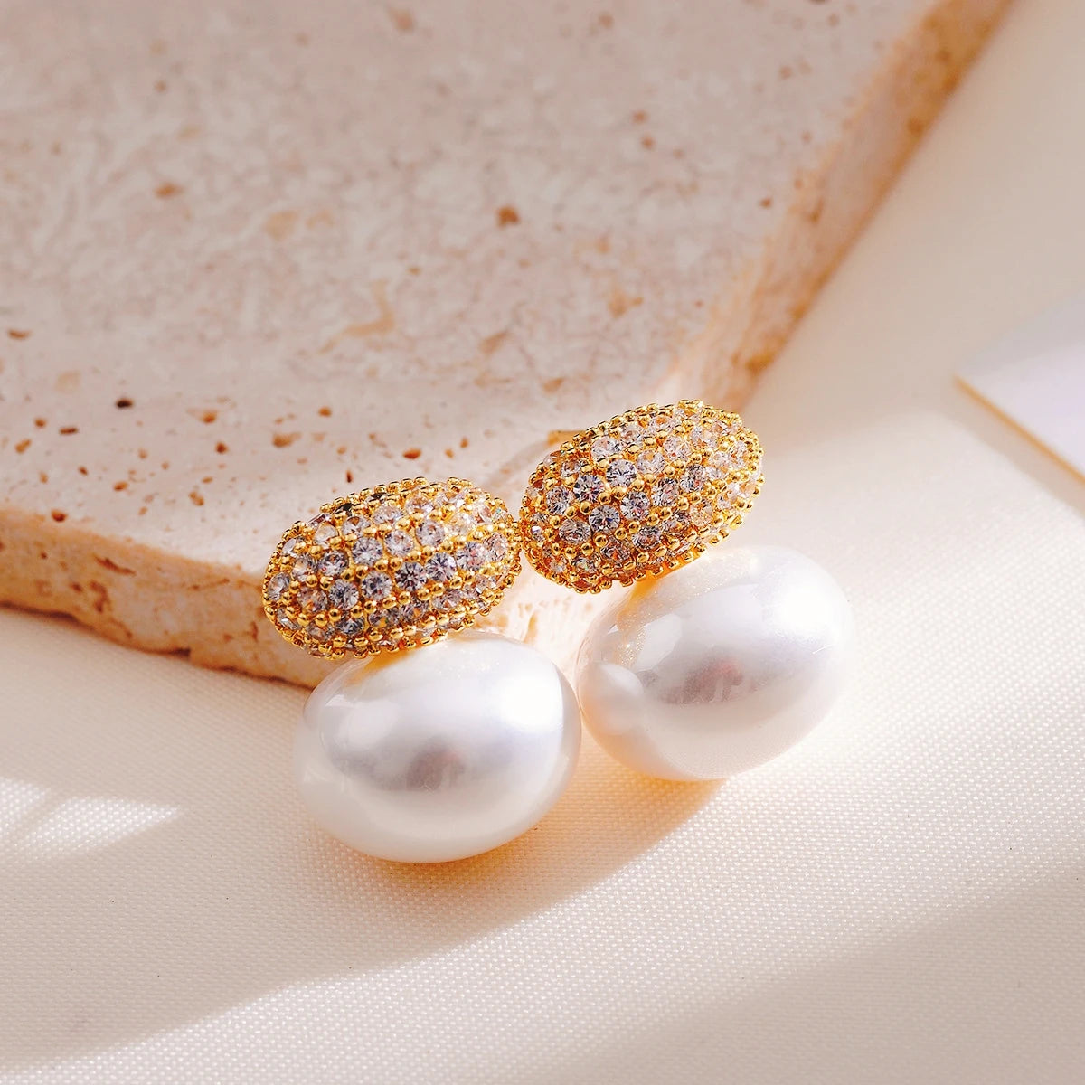 UILZ Fashion Oval Imitation Pearl Stud Earrings for Women Geometric Cubic Zirconia Elegant Bridal Earring Wedding Jewelry