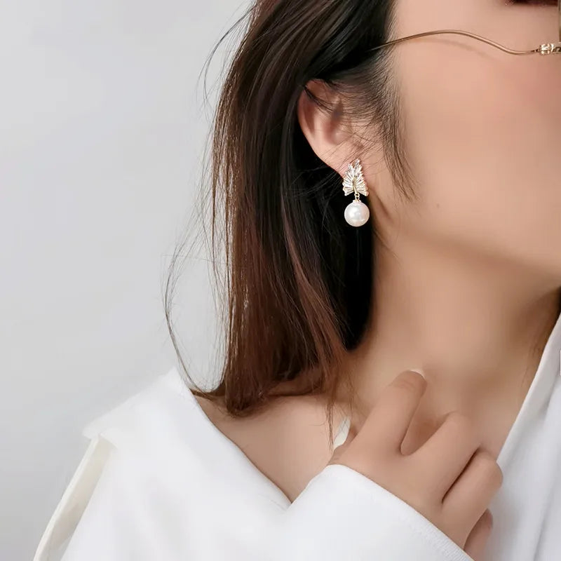 Huitan Fancy Leaf Design Imitation Pearl Dangle Earrings Women Temperament Bride Wedding Earrings Girl Gift New Fashion Jewelry