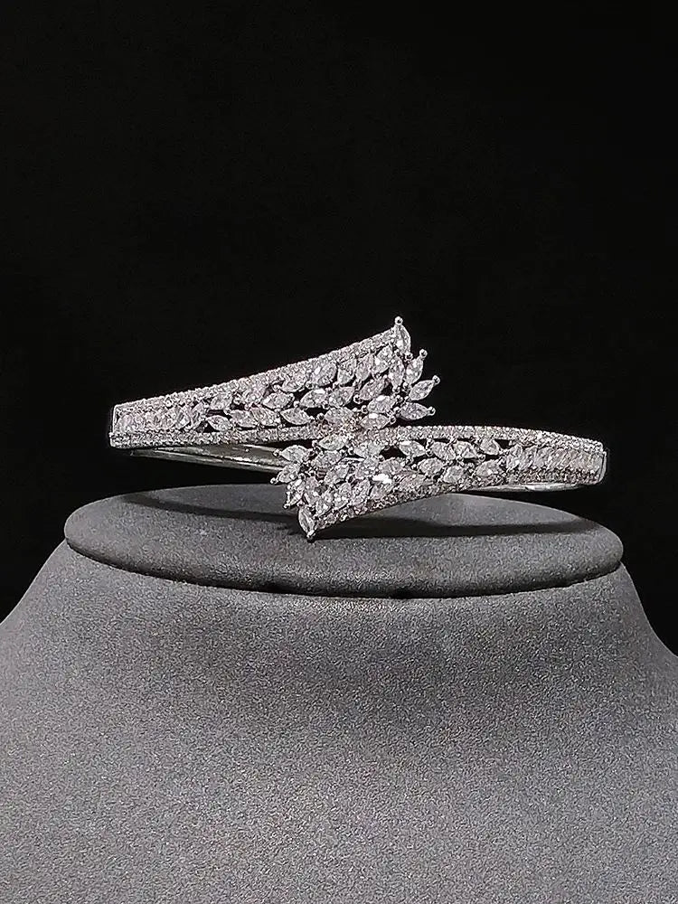 2024 New Arrival Luxury Carved  Bracelet Bangle for Women Anniversary Gift Valentine's Day Gift Jewelry S8258